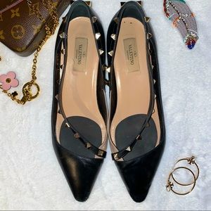Valentino rock stud flats! Size 39, EUC, Black & Tan, classic shoes w/a twist!